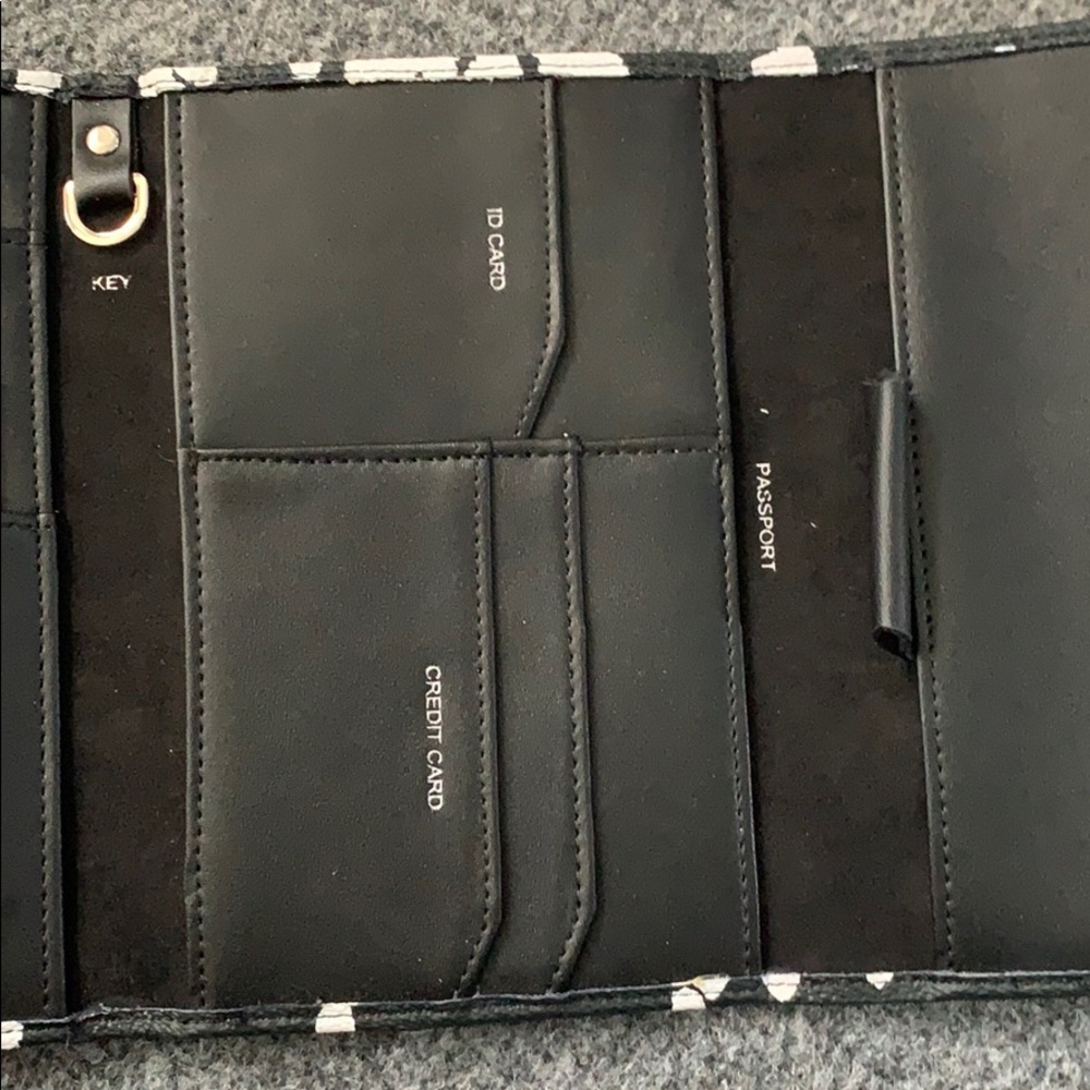 Ivanka Trump Rio Wallet - Picture 4 of 6